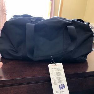 Lululemon fast track duffel - NWT - Black